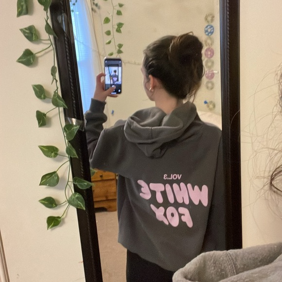 Vol. 3 White fox hoodie - Picture 3 of 3